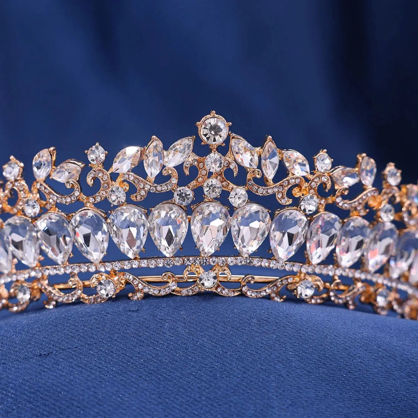 Baroque Big Crystal Tiara Crown for Women - Perfect for Weddings, Parties, and Bridal Events in Stunning Red