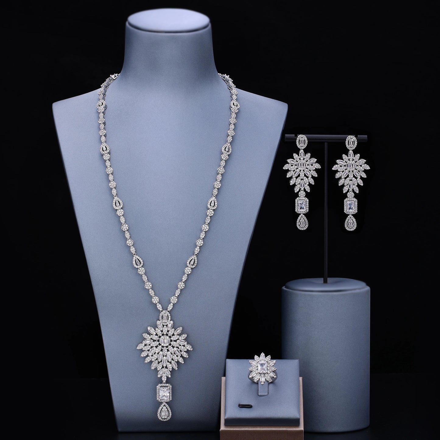 #BridalJewelry #ZirconiaSet #LuxuryJewelry #PartyJewelry #DubaiJewelry #NigeriaJewelry #CZCrystal #WeddingNecklace #ElegantAccessories #WomenJewelry #JewelrySet #SophisticatedStyle #SparklingJewelry #FormalOccasion #GlamorousJewelry